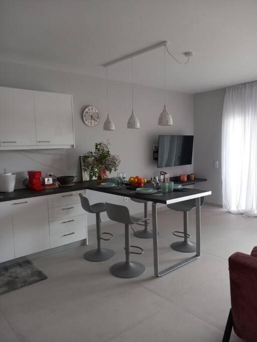 Gesyl Apartment Толон Экстерьер фото