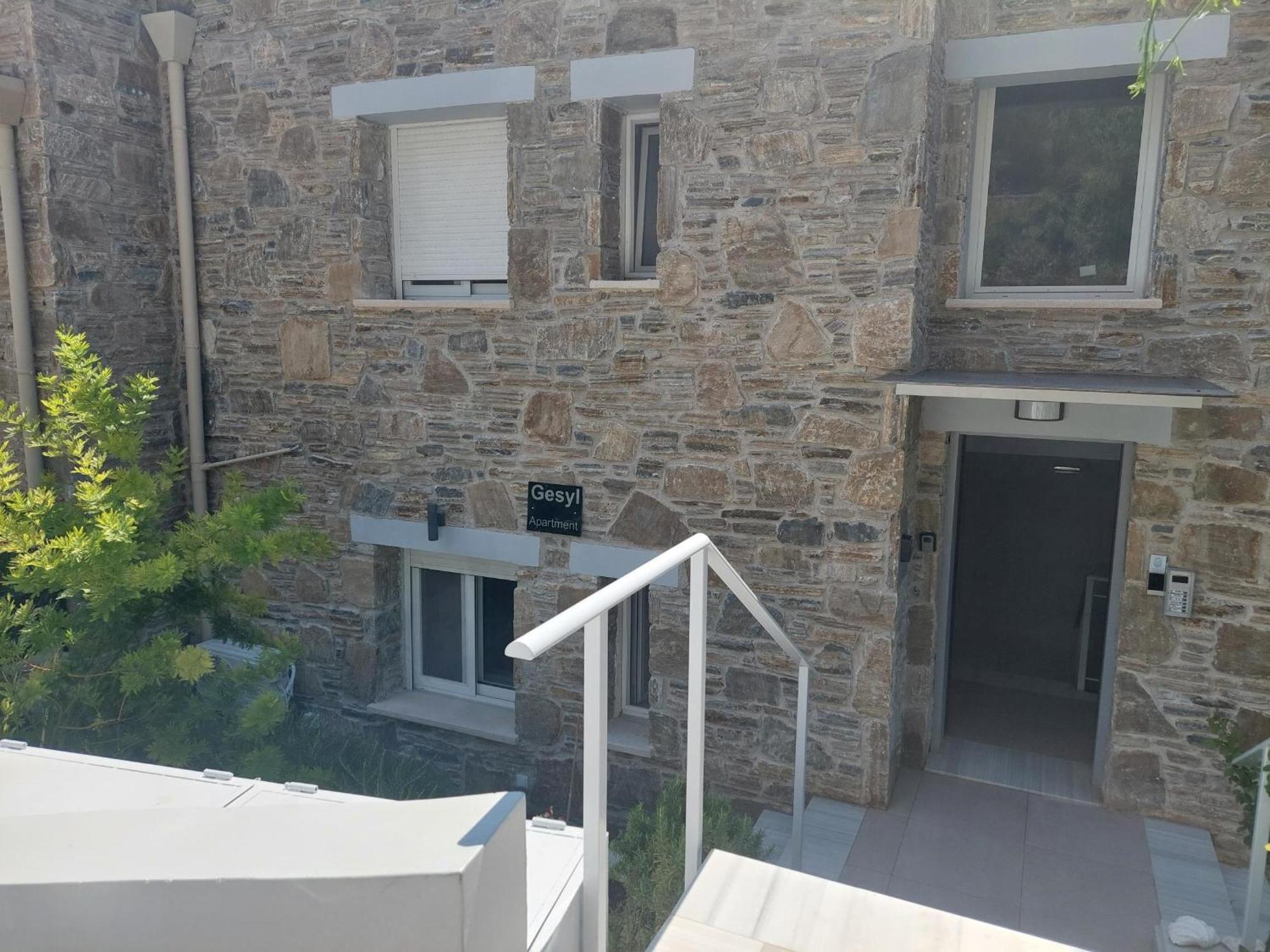 Gesyl Apartment Толон Экстерьер фото